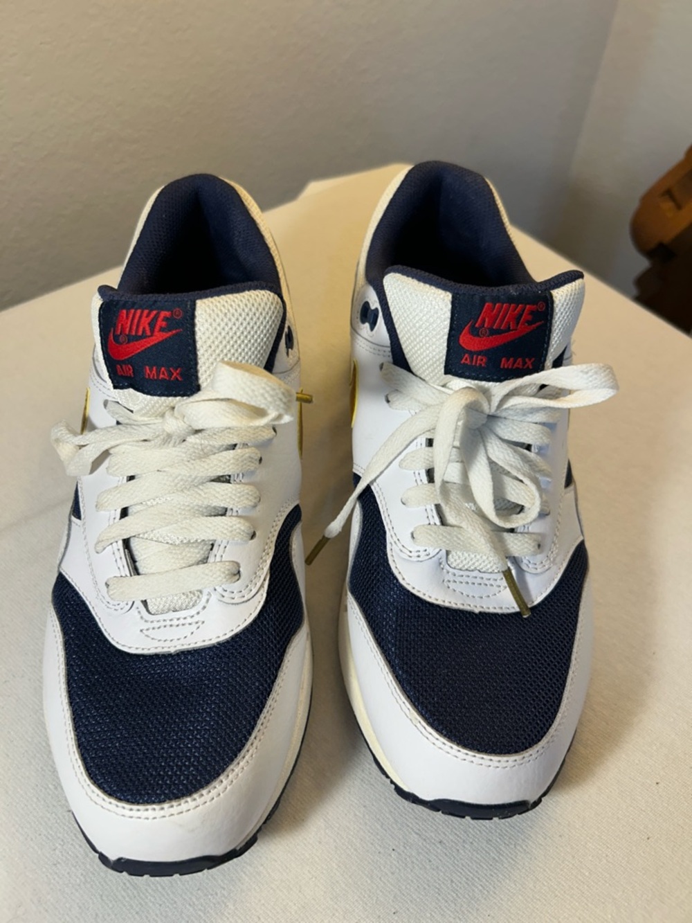 Men’s Nike Air Max Sz 9 Navy & White Running Shoes